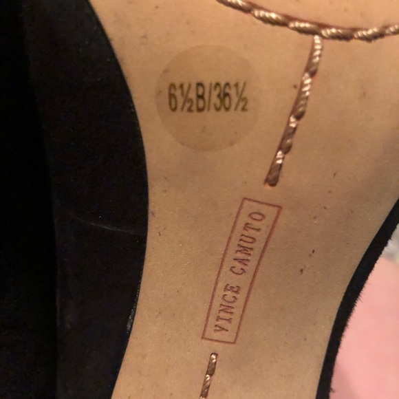 Vince Camuto Black Suede Stiletto heels shoes - Picture 5 of 5